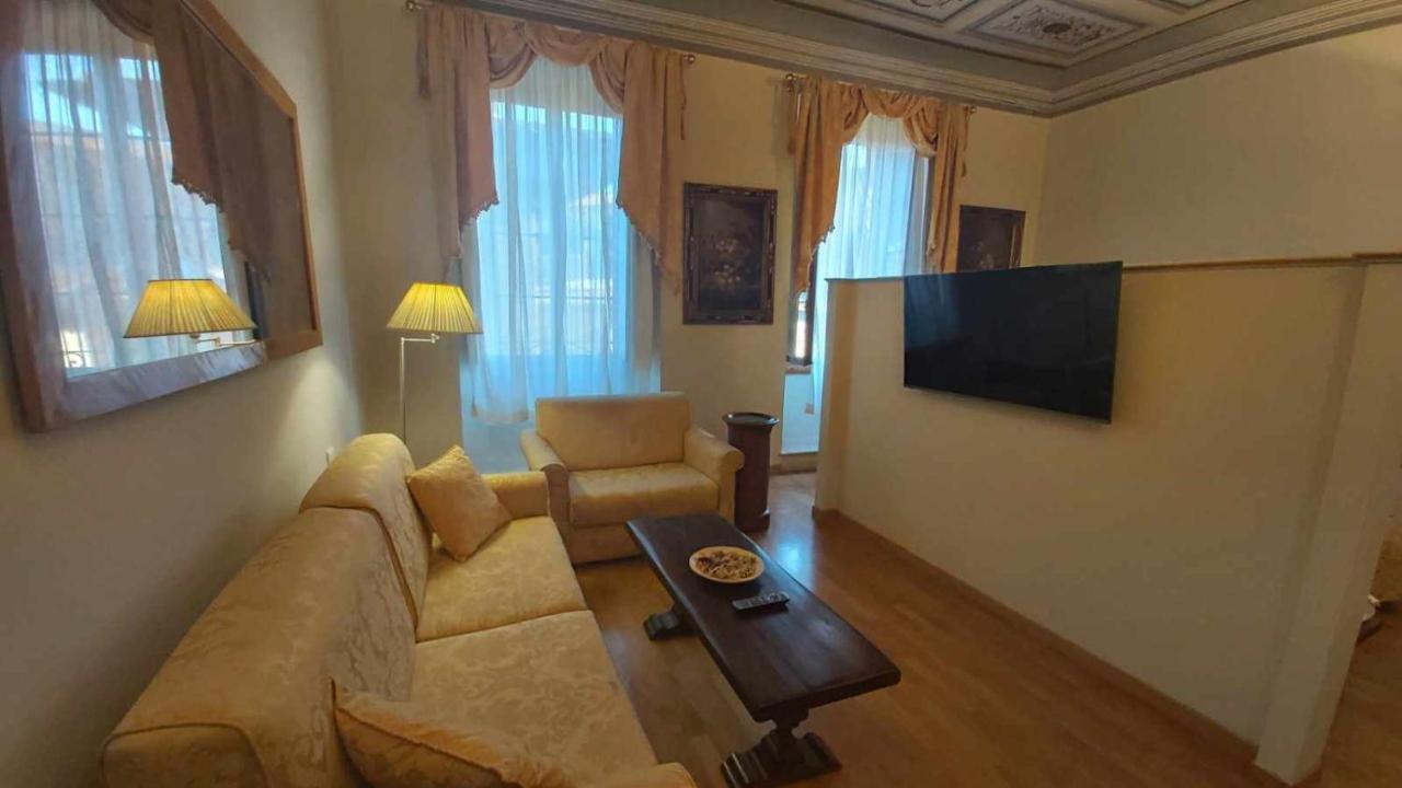 Tornabuoni La Petite Suite Florenz Zimmer foto